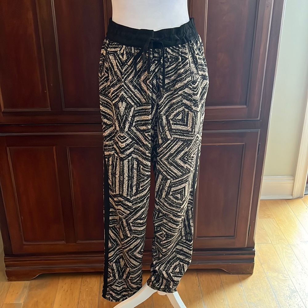 Calvin Klein Abstract Palazzo Pants. Drawstring Waist, Pockets, Tuxedo Side Trim